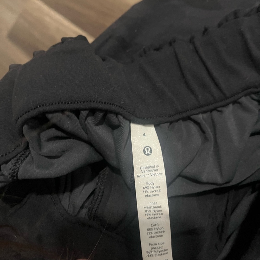 Lulu joggers- size 4